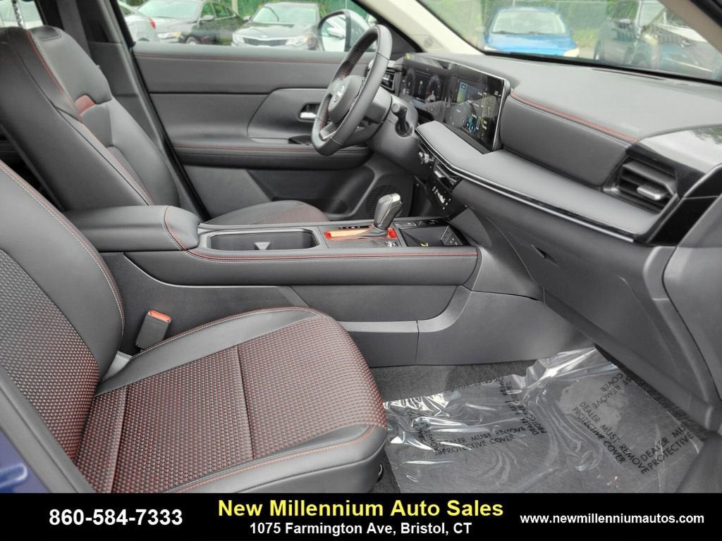 2025 Nissan Kicks SR