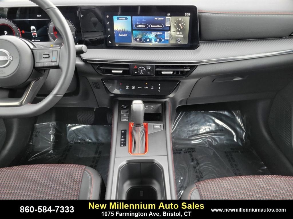 2025 Nissan Kicks SR