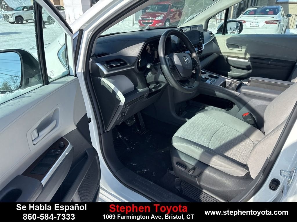 2024 Toyota Sienna LE