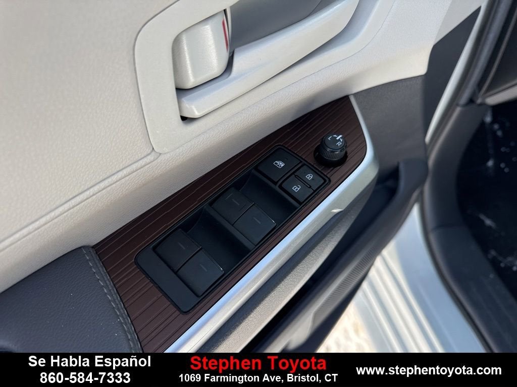 2024 Toyota Sienna LE